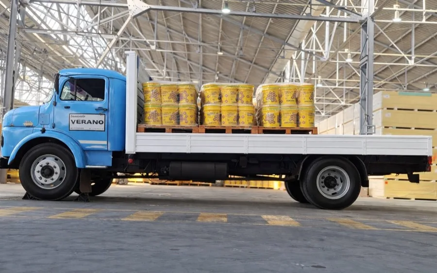 Camión de reparto de Transportes Verano
